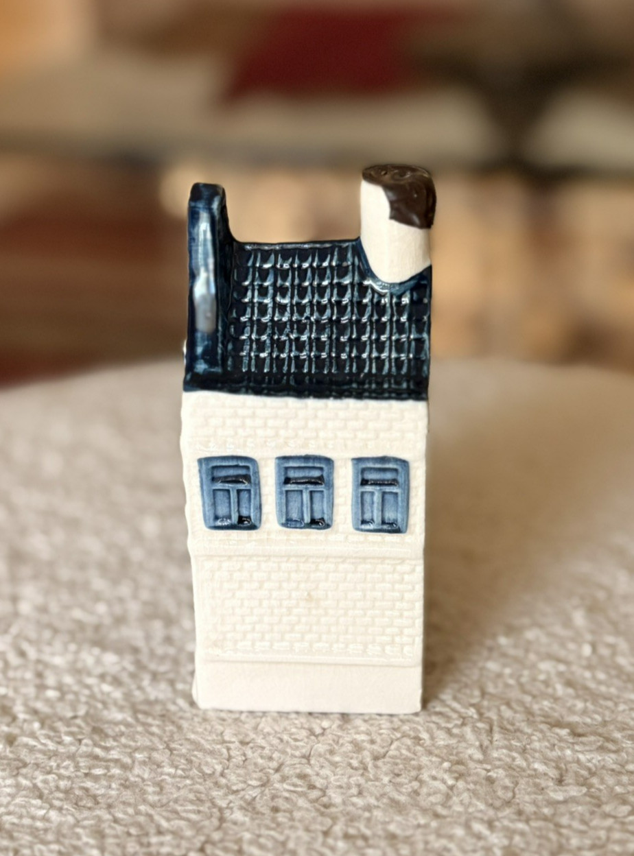 RARE FIND – KLM Airlines Blue Delft House #40 RYNBENDE Distillery Early edition
