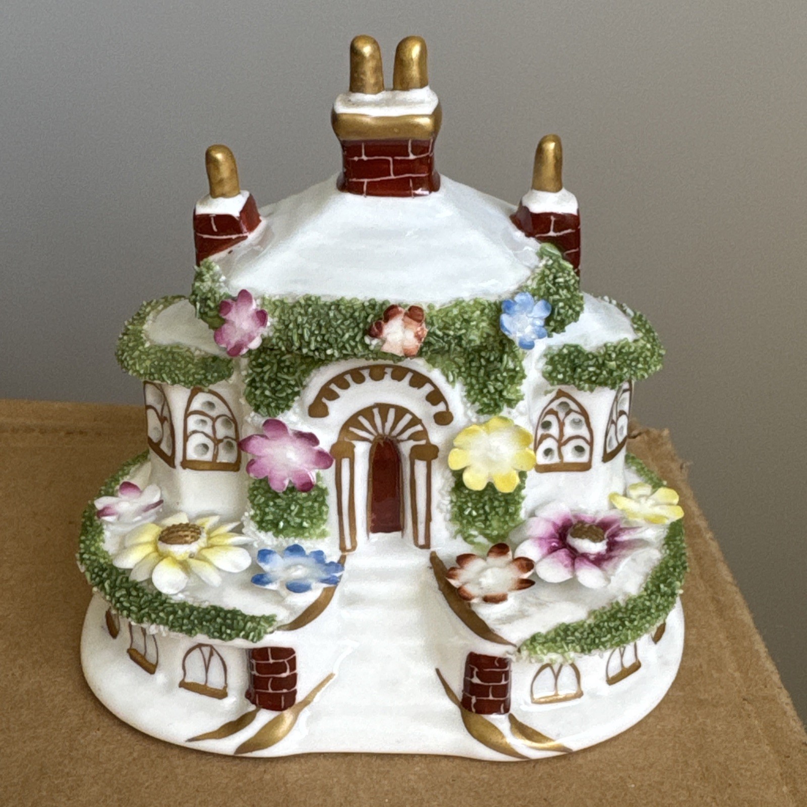 Coalport Keepers Cottage Fine Bone China Made In England 3.5 In