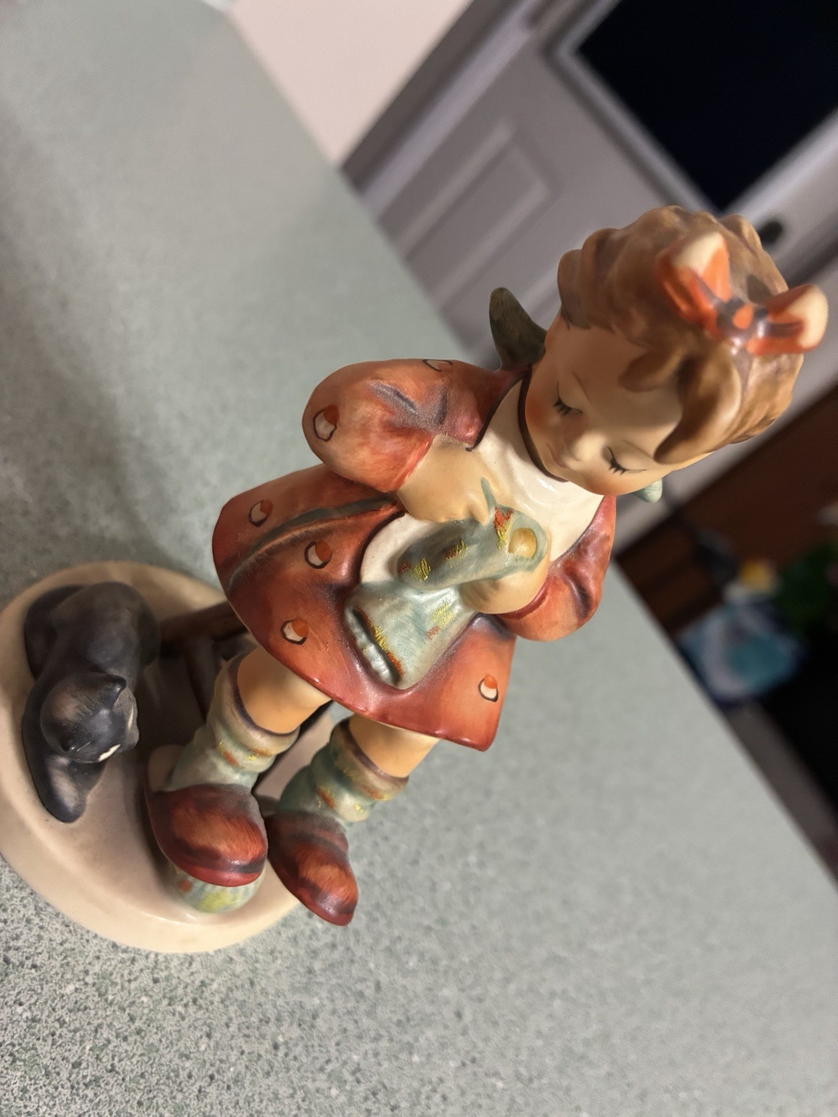 Vintage Goebel Hummel 133 Mother’s Helper Mutters Stütze Figurine 4.5” W Germany