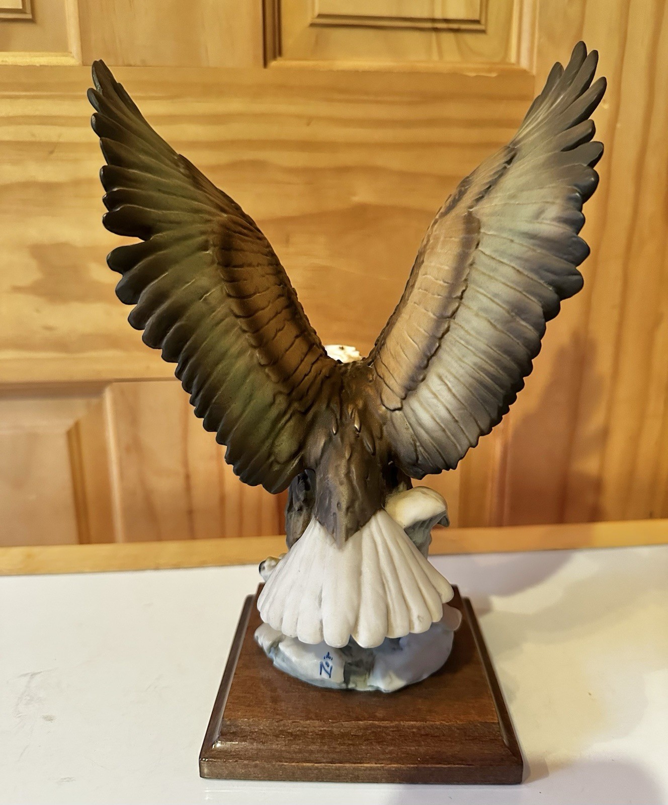 GIUSEPPE ARMANI PORCELAIN EAGLE On Snow Sculpture EUC 9.5”t x 7”w L@@K Signed
