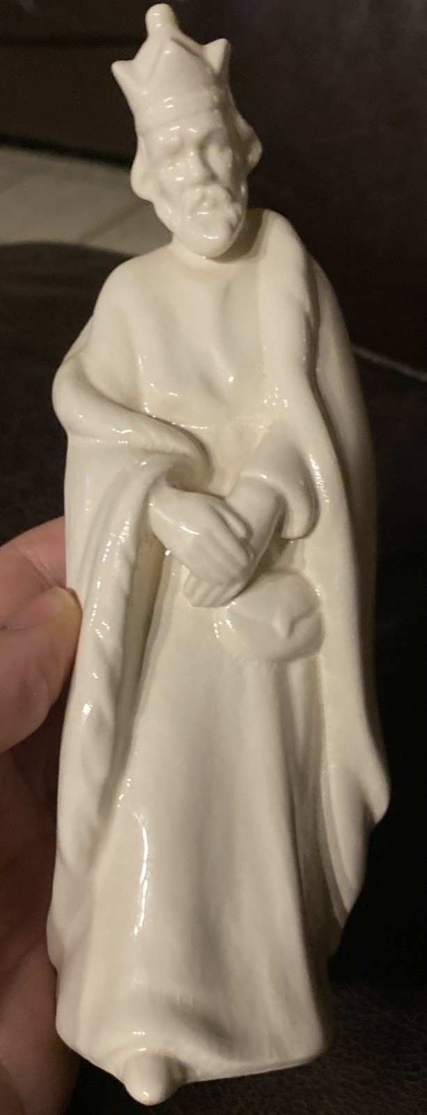 Goebel HX 82/K Porcelain White Nativity Standing King / Wiseman Figurine 6.5”