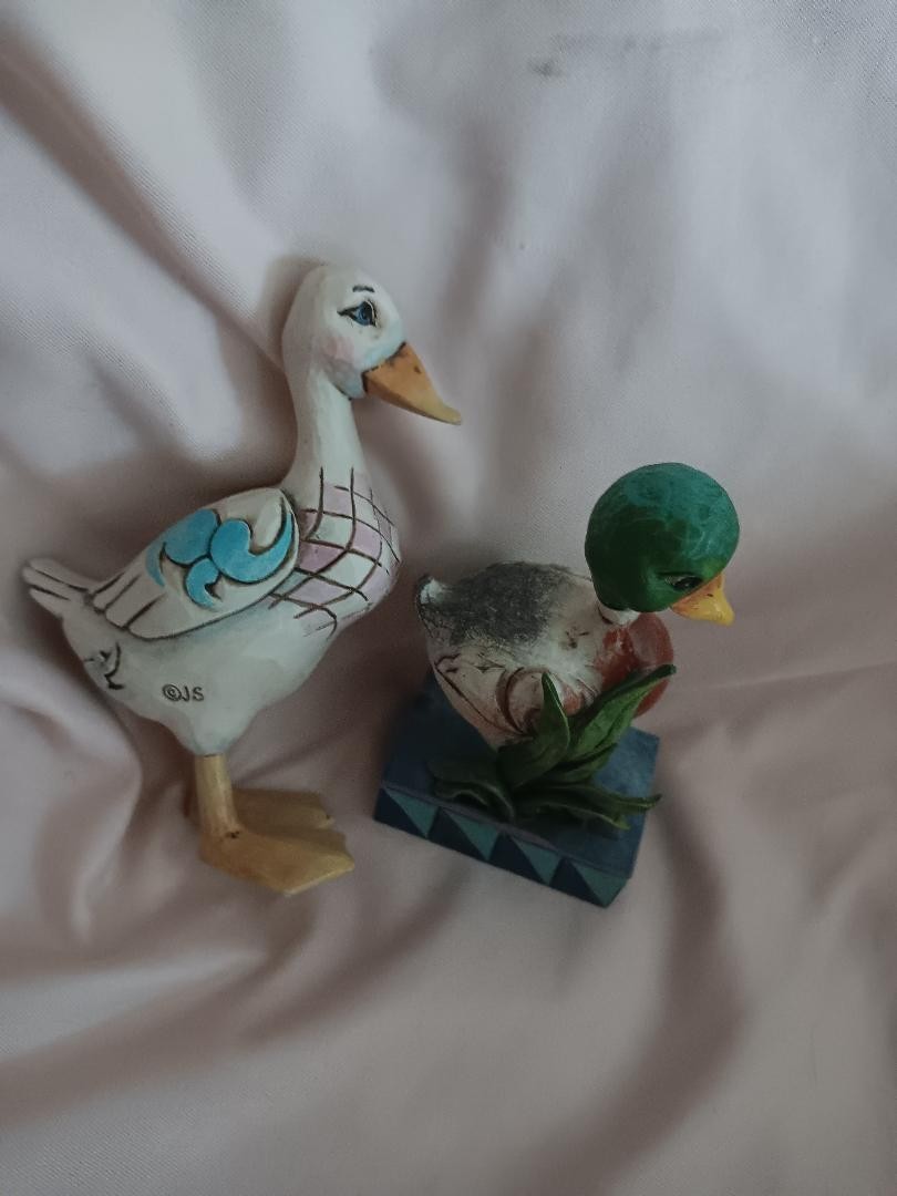 Jim Shore .. 2 pcs DUCKS 3.5″ & 4″ preowned vgc