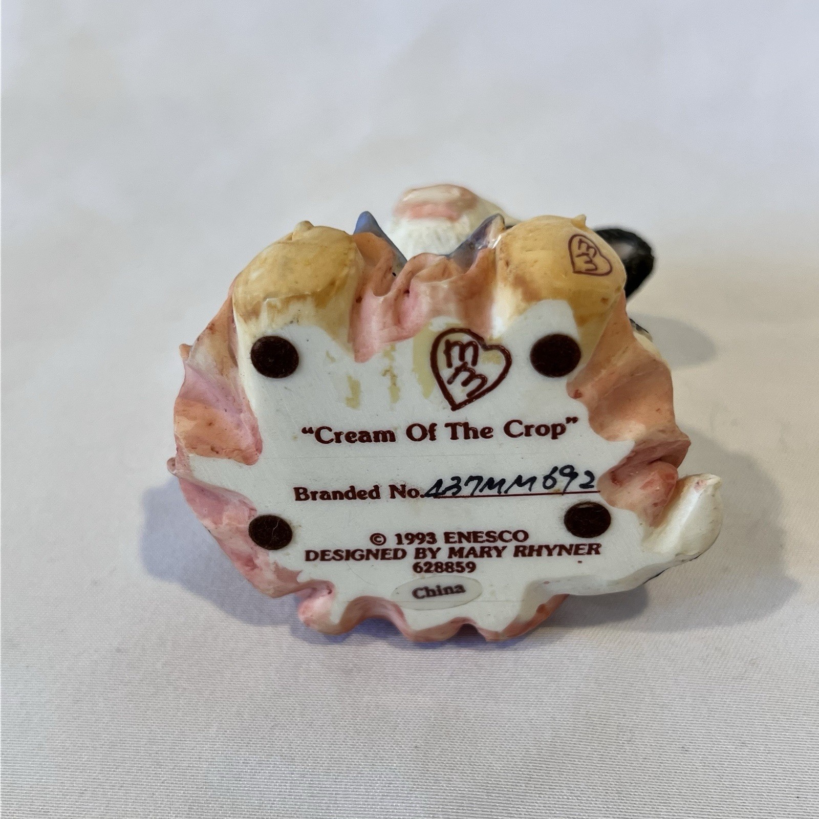 Enesco Mary’s Moo Moos 1993 “Cream Of The Crop” Cow Figurine #1 Ribbon