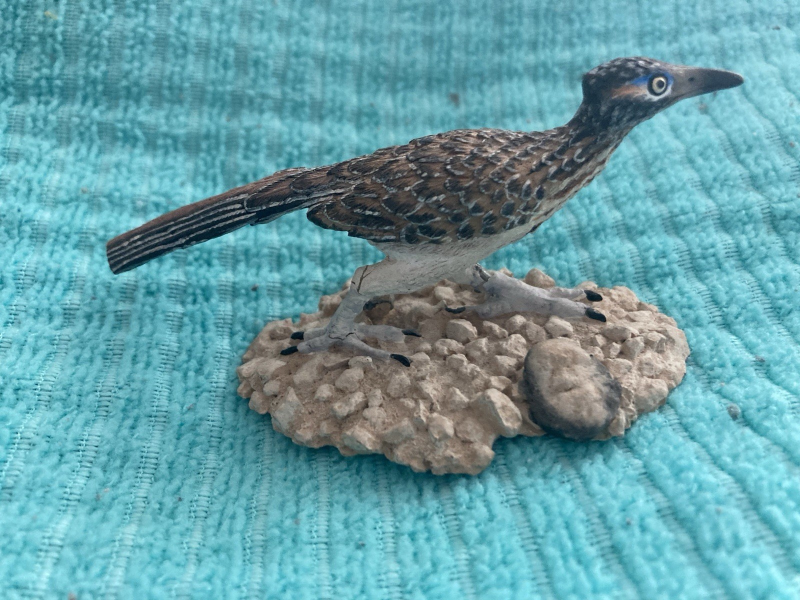 road runner figurine