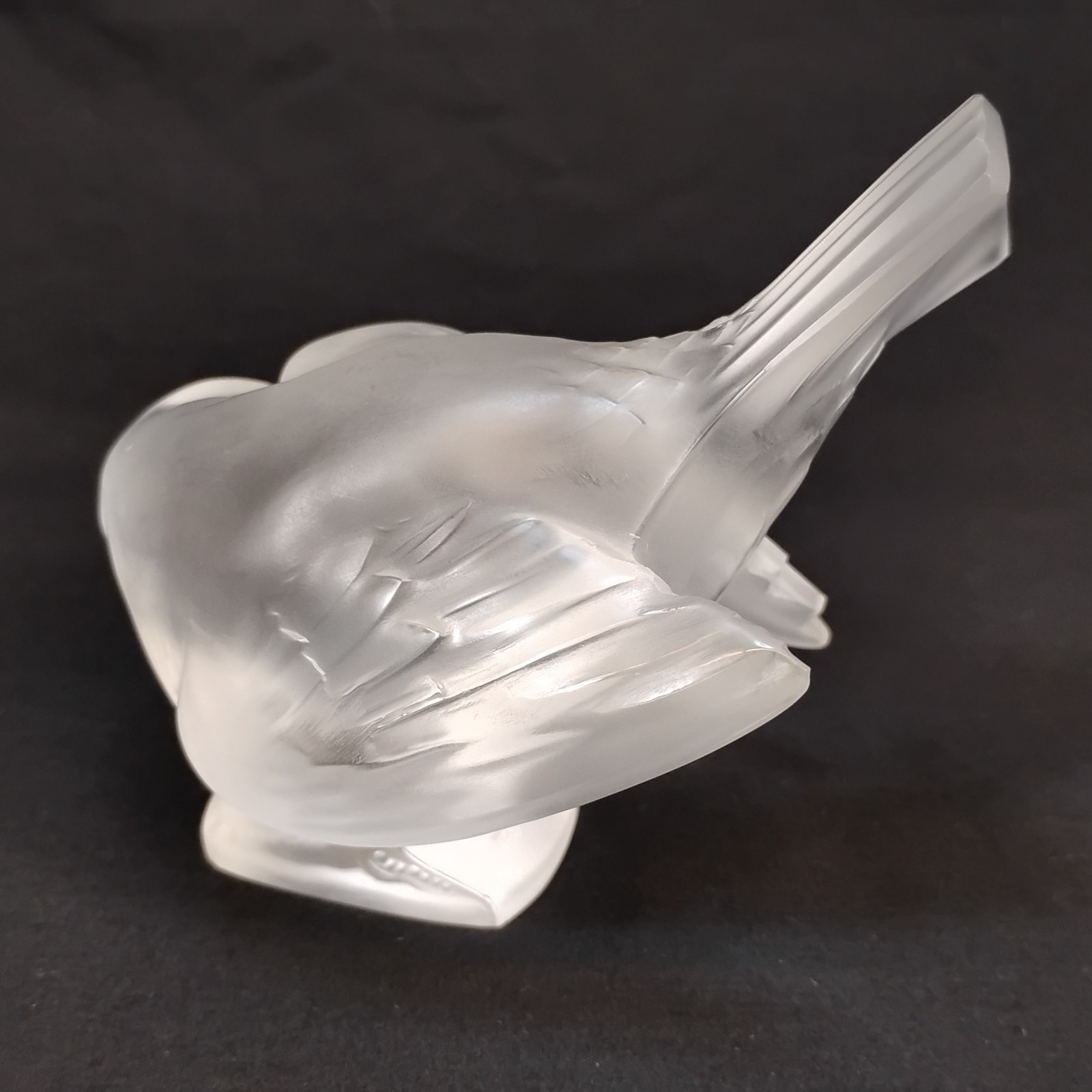 Cristal Lalique France Frosted Crystal Sparrow Bird Figurine