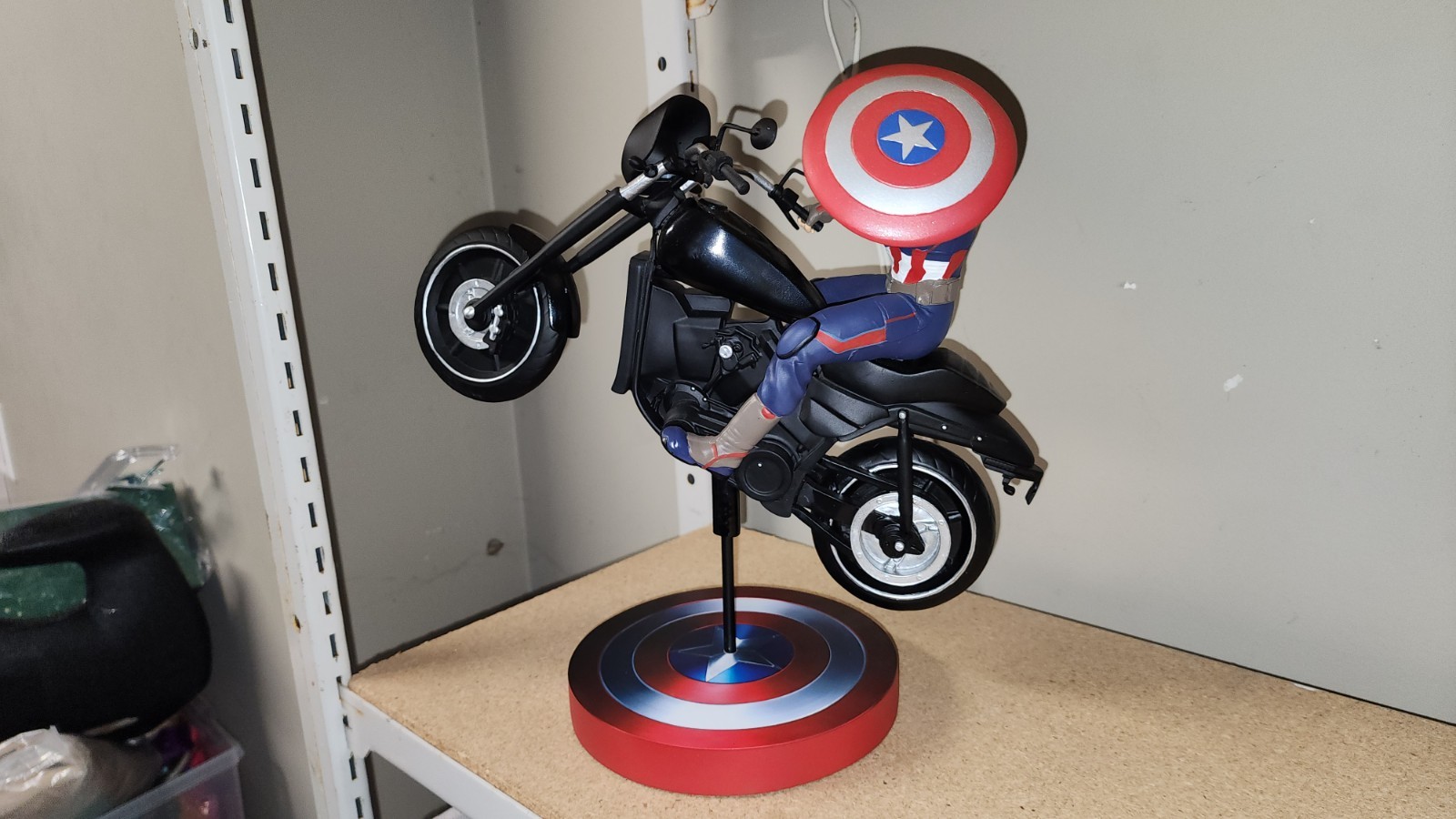 Avengers 2: Age of Ultron Captain America Rides 15” Premium Motion Statue