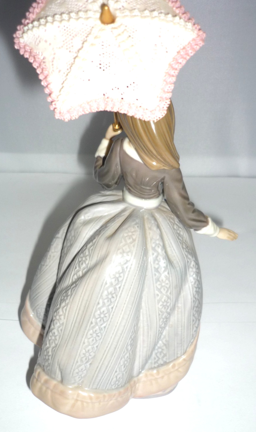 Vintage Lladro’ Angela 5211 Retired Figurine Flawless Parasol w Box Spain