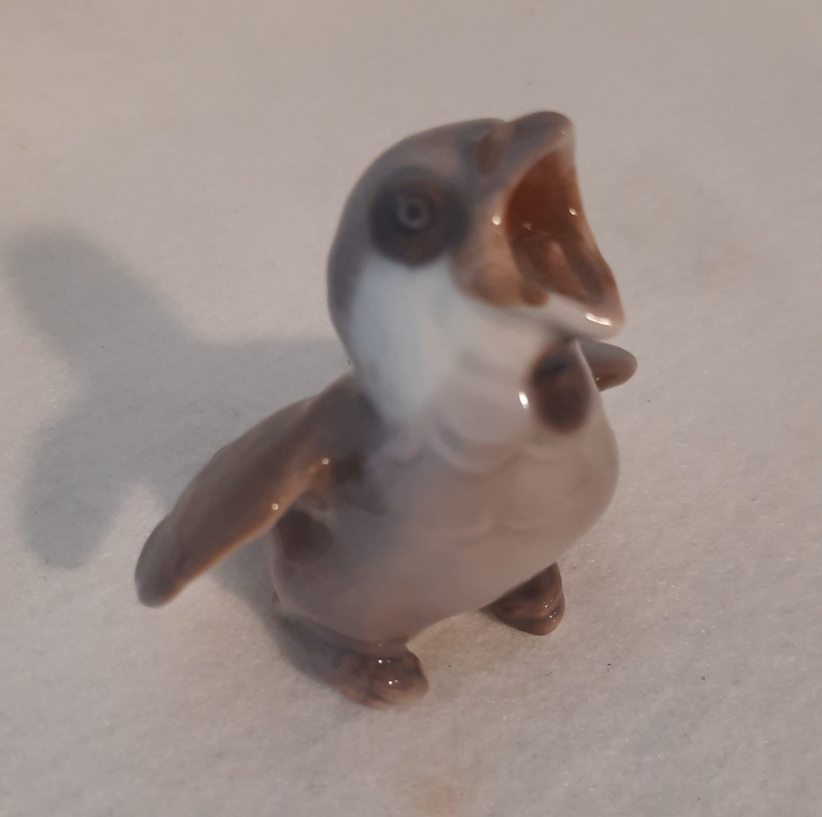 VTG~BING & GRONDAHL~FLEDGLING Baby SPARROW FIGURINE B&G~1852 Screeching For Food