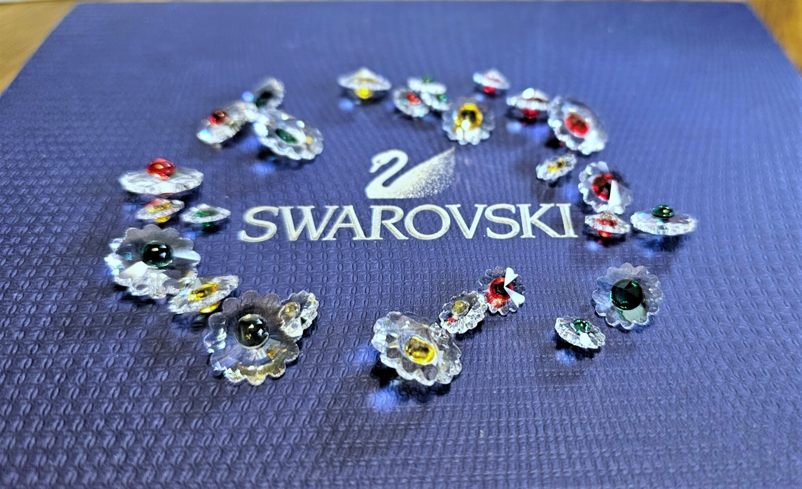 🌼Swarovski Crystal 1999 – 2001 SCS Gift, Lot of 27, MINI Daisy Flower Figurines