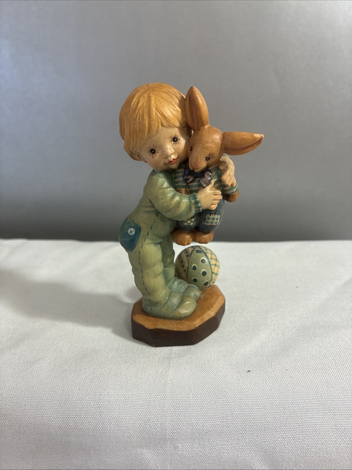 ANRI Carrved Figurine “Bunny Hug” 4” Sarah Kay 988/4000 Good Condition