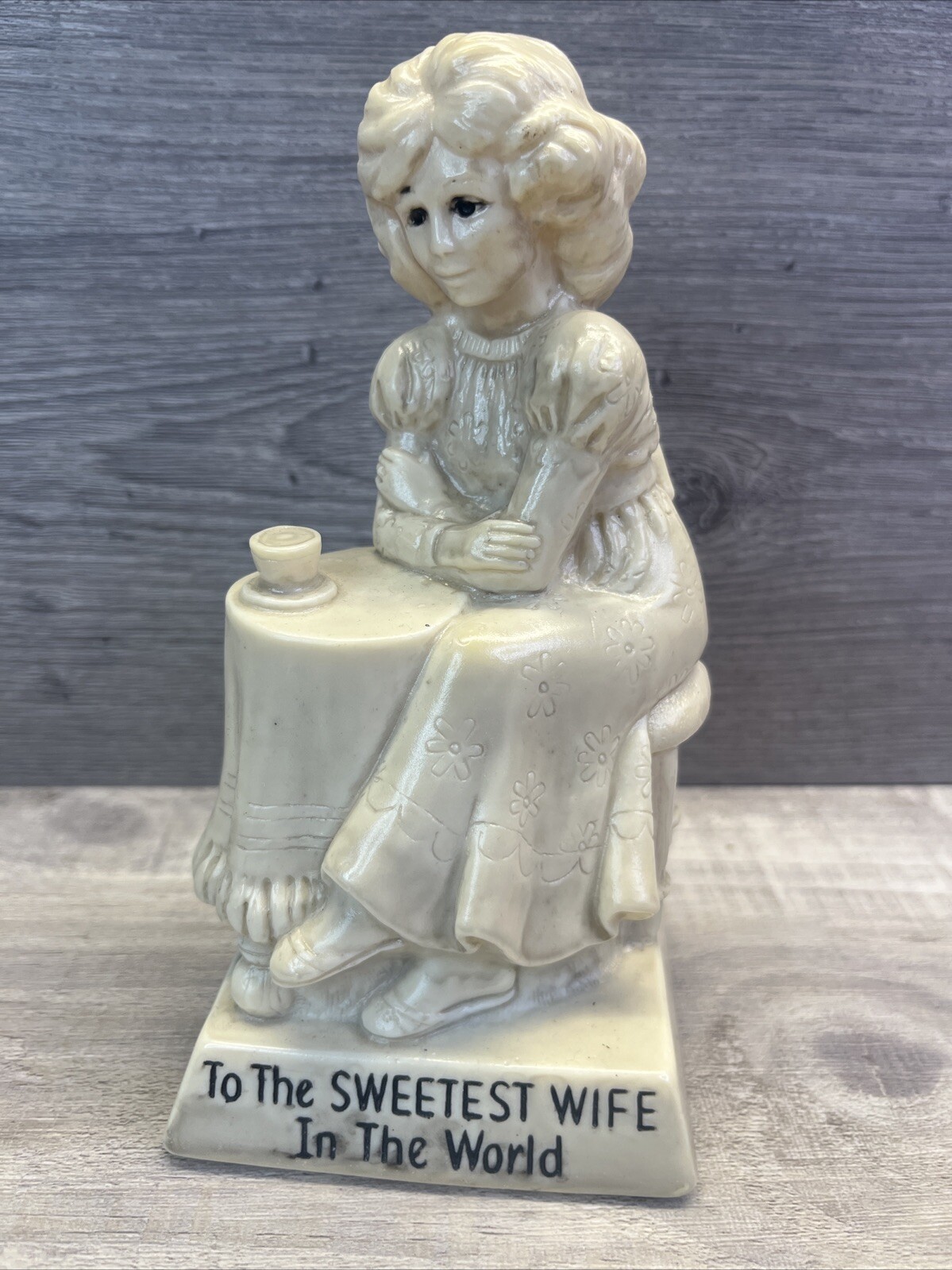 Russ Wallace Berries Statue Sweetest Wife In The World #9016 1971 Vintage 70s