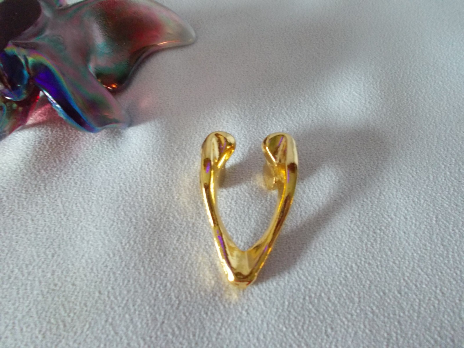 Fenton PLUM OPALESCENT CARNIVAL Iridized BUTTERFLY W/BRASS STAND