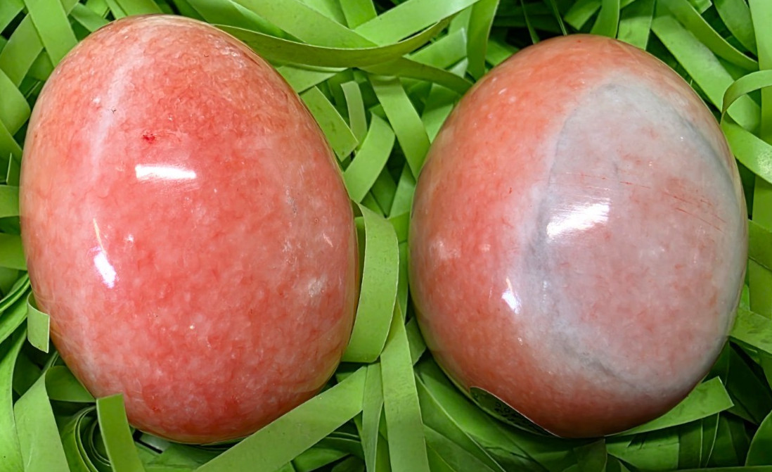 Vintage Russ Berrie Lot of 2 Stone Marble Pink Easter Eggs 1.75″ in Length