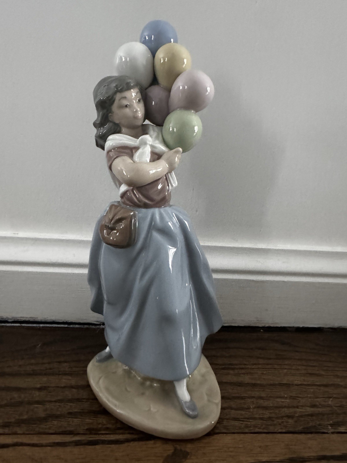 lladro Lady w/Balloons #5141, Ballon Seller Girl 1982 MINT