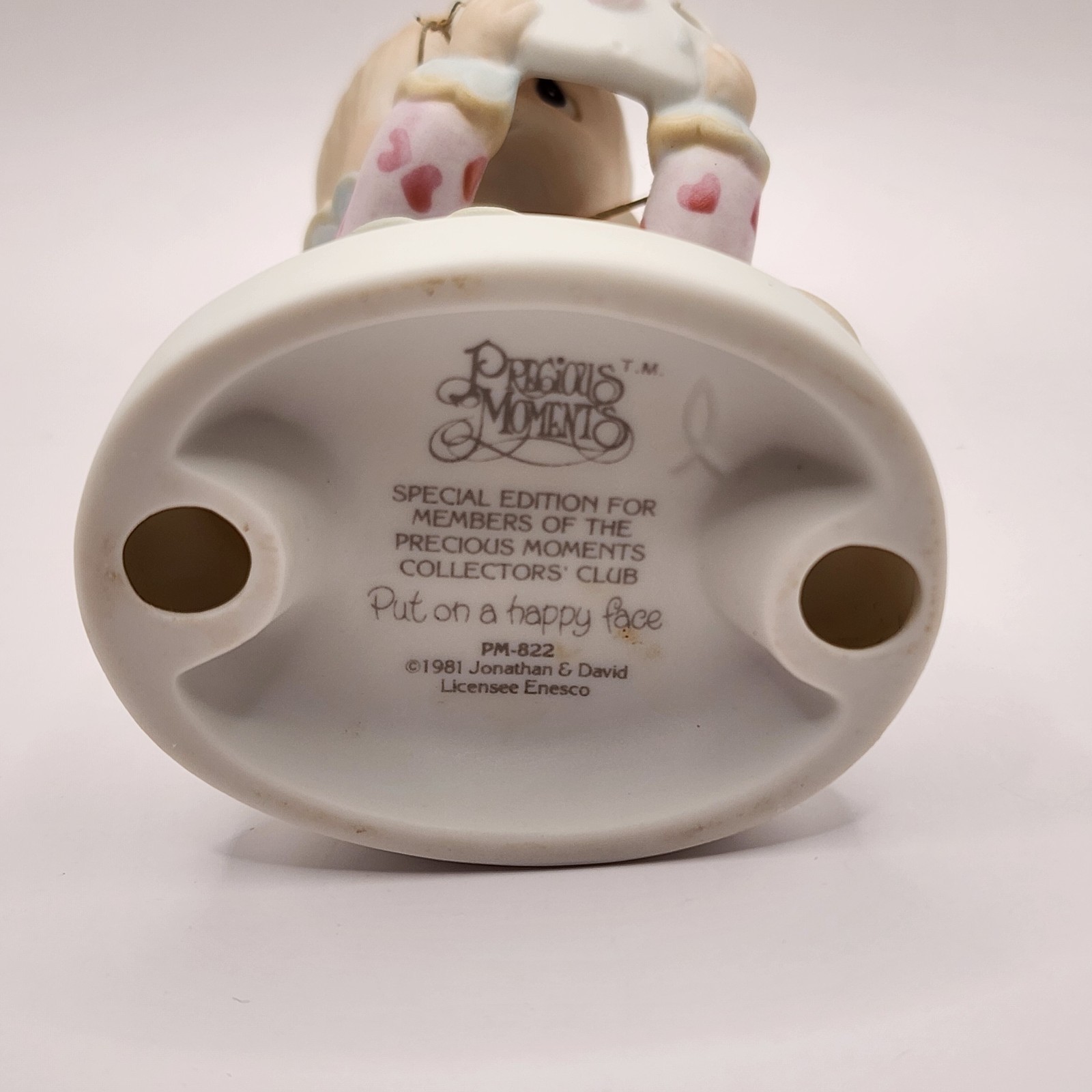 RARE ENESCO PRECIOUS MOMENTS PM-822. PUT ON A HAPPY FACE (1981) Fish Symbol