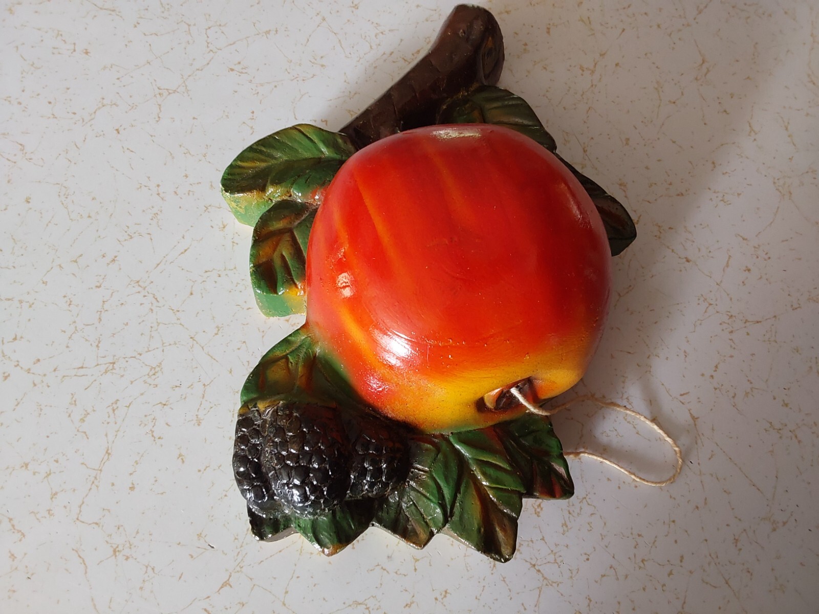 APPLE, LEAVES, AND BLACKBERRYS – Vintage STRING HOLDER