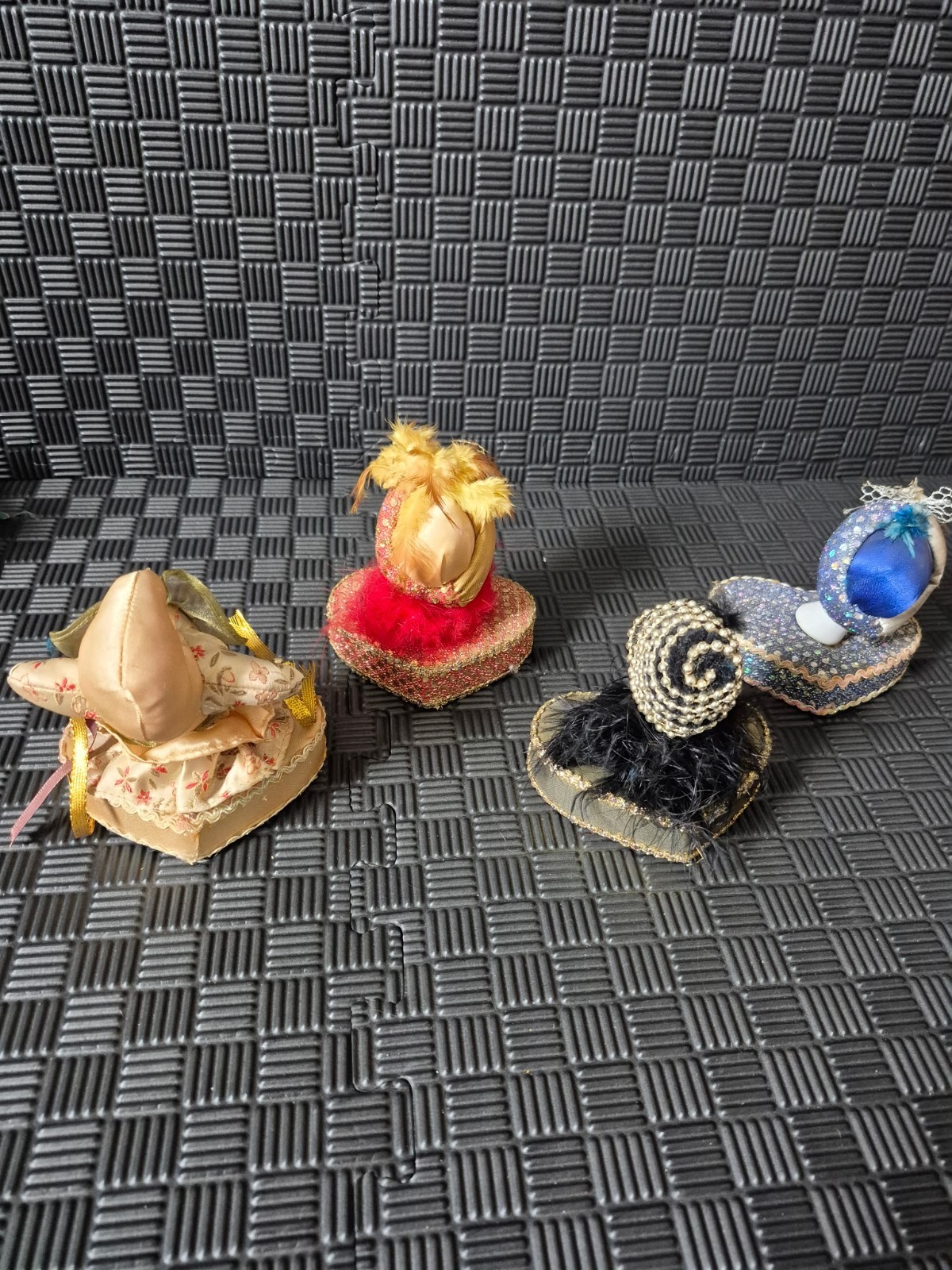6 – Mardi Gras Harlequin Statues – Figurines