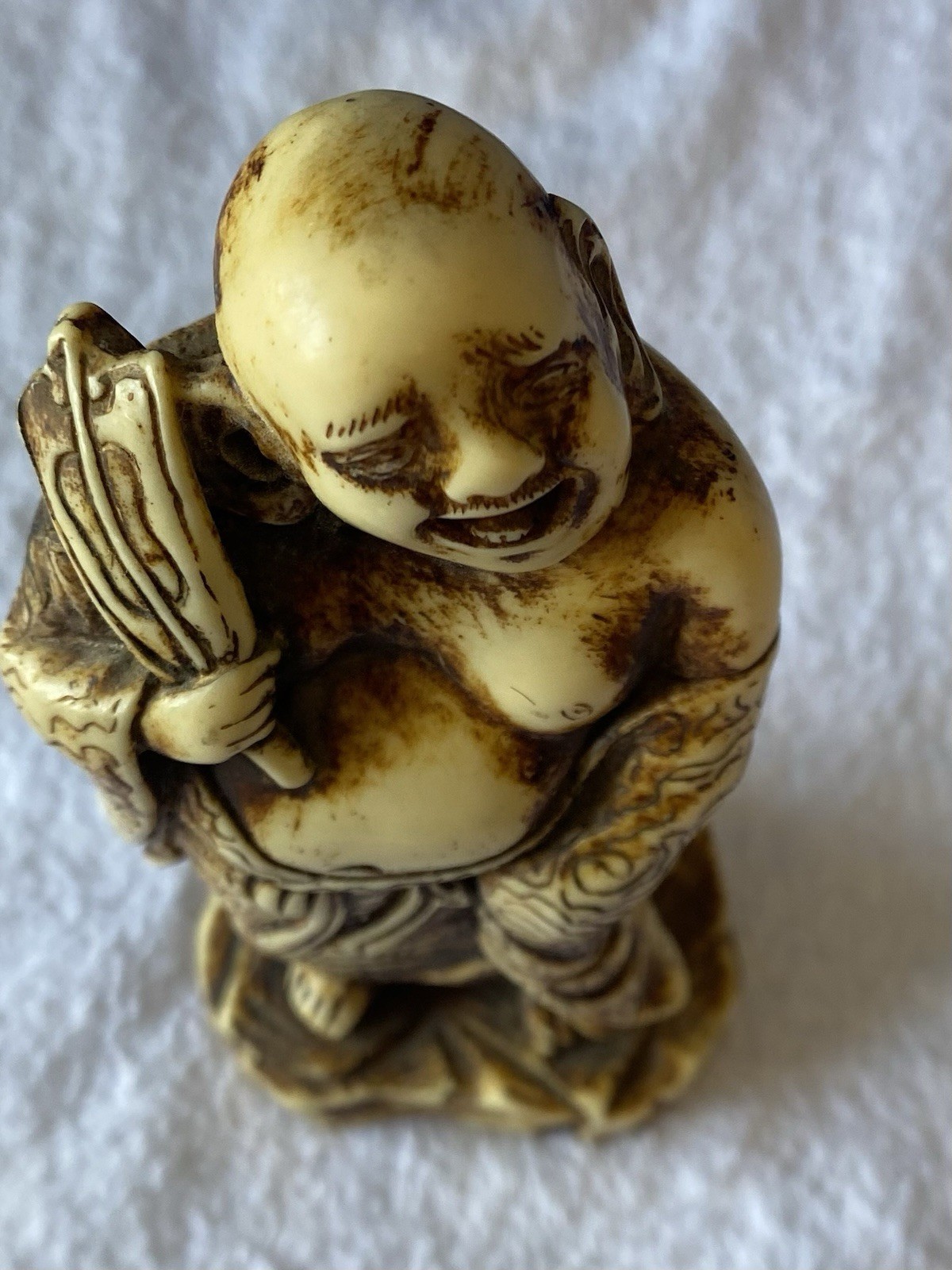 Carved Laughing Buddha Figurine Resin Antique Finish Beige Brown 6.5″