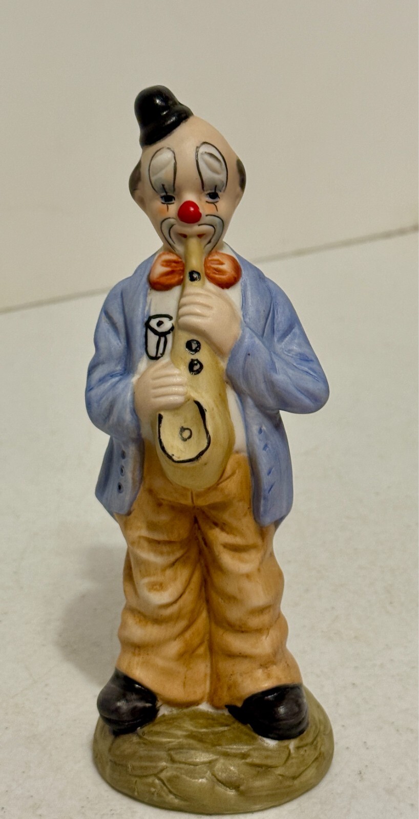 HAND PAINTED Ceramic Clown 7.75 Tall playing the Sax Figurine Made in TAIWAN