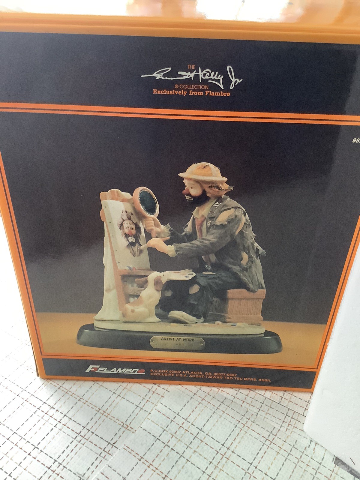 Emmett Kelly Jr “ARTIST AT WORK” Figurine – SIGNED 6433/7500- w/Base & Box