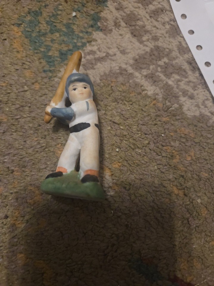 Vintage 1960s Batter Boy Baseball Player Figurine 3″ H x 1″W At The Plate w/ Bat