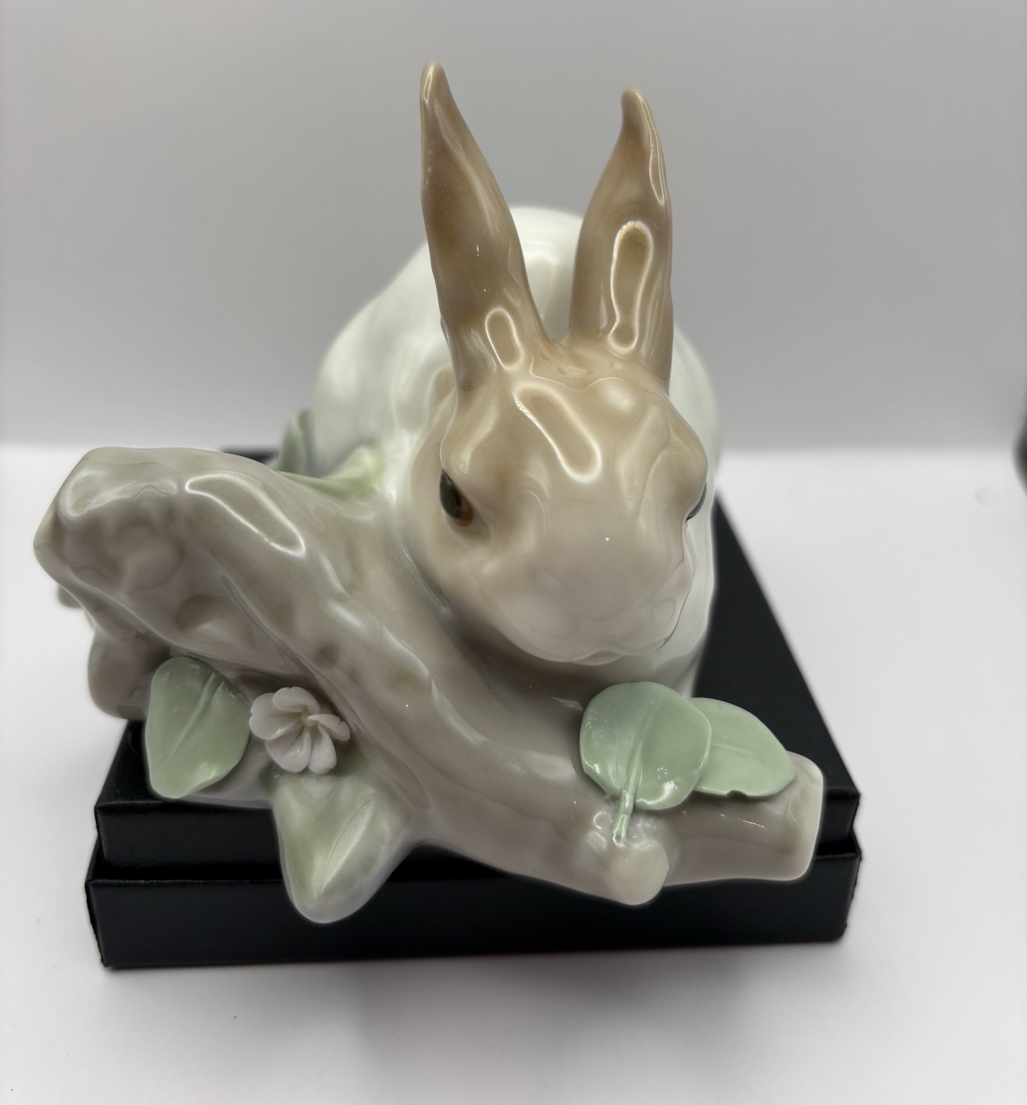 Lladro 4772 Rabbit Eating Brown Bunny Porcelain Figurine Spain Retired Mint