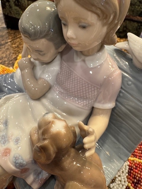 Lladro 6446 Surrounded By Love Mint in Box!!!