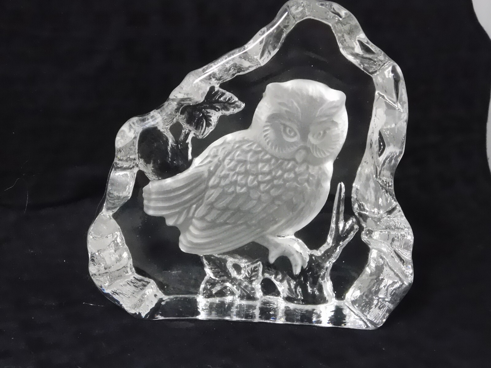 OWL Art Glass Crystal Figure/Paperweight-Indented & Carved-Nice Gift