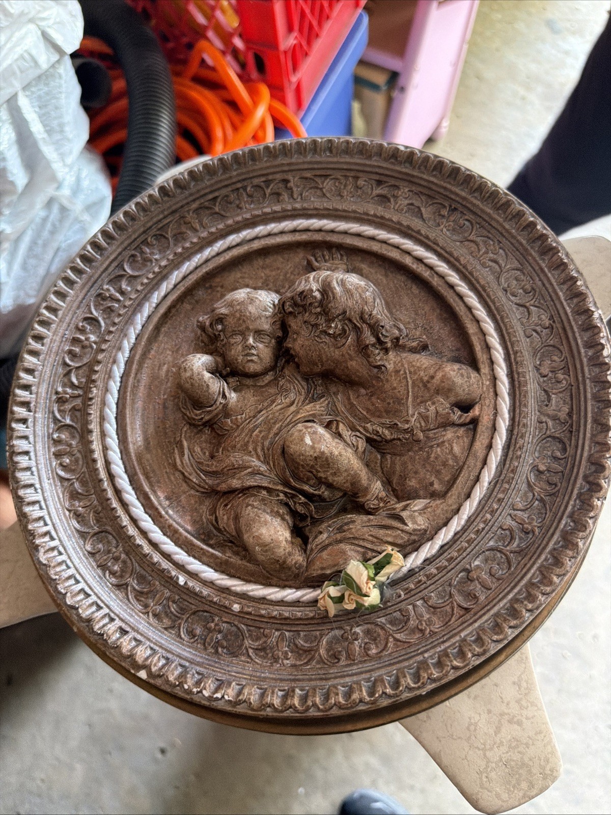 Cherubs Angels 3D Sculpture Brown Wall Decor Art Plaster 12″ Diameter