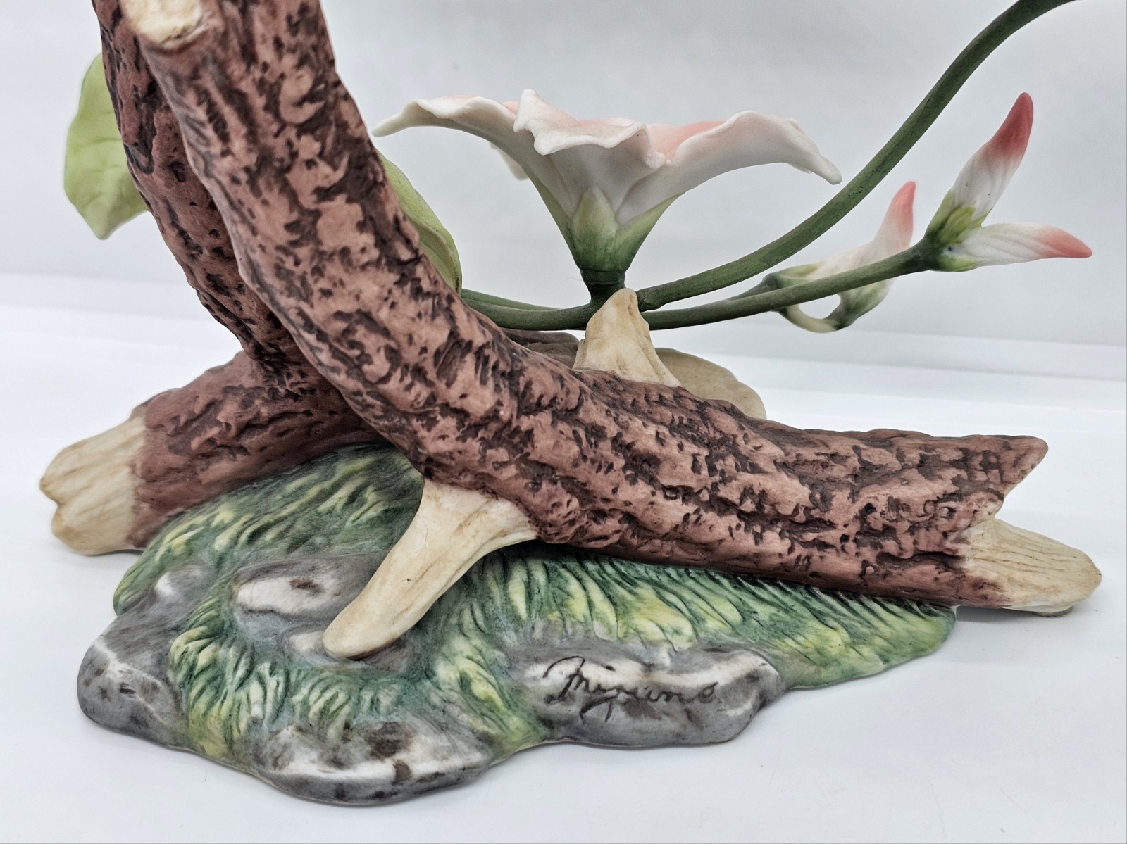 Lovely 1994 HOMCO Porcelain Figurine HUMMINGBIRD FANTASY Dipladenia Flowers Bird