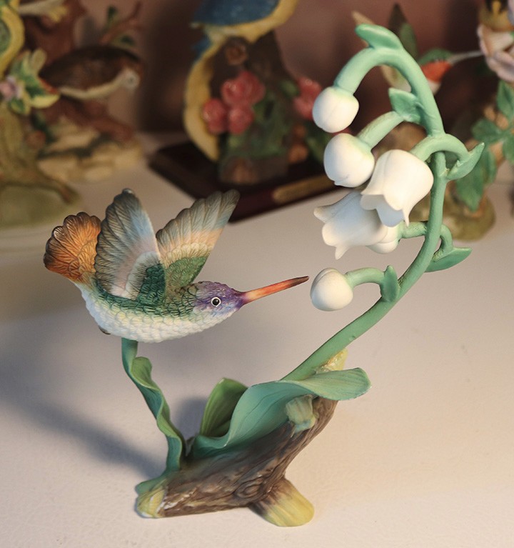 Pair of Beautiful Porcelain Hummingbird Figurines, 9″ & 6″ Tall, Orchid, 5x5x3″