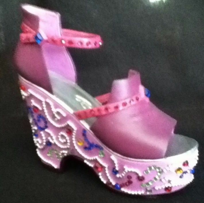 JUST THE RIGHT SHOE – MARDI GRAS
