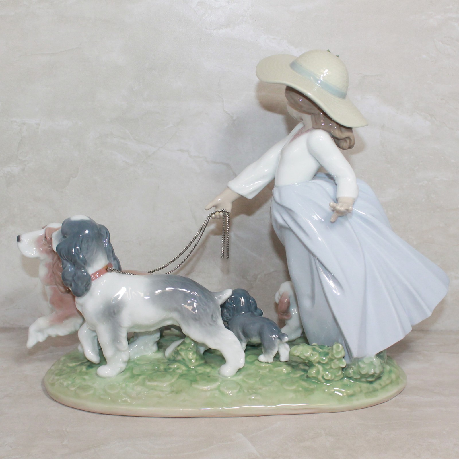 Lladro Figurine, Puppy Parade (6784) 9.5″ NIB