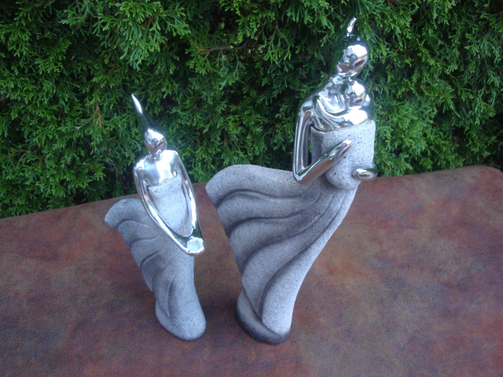 Ceramic 16-3/4″ Mother Holding Baby and Daughter Faceless Figurines