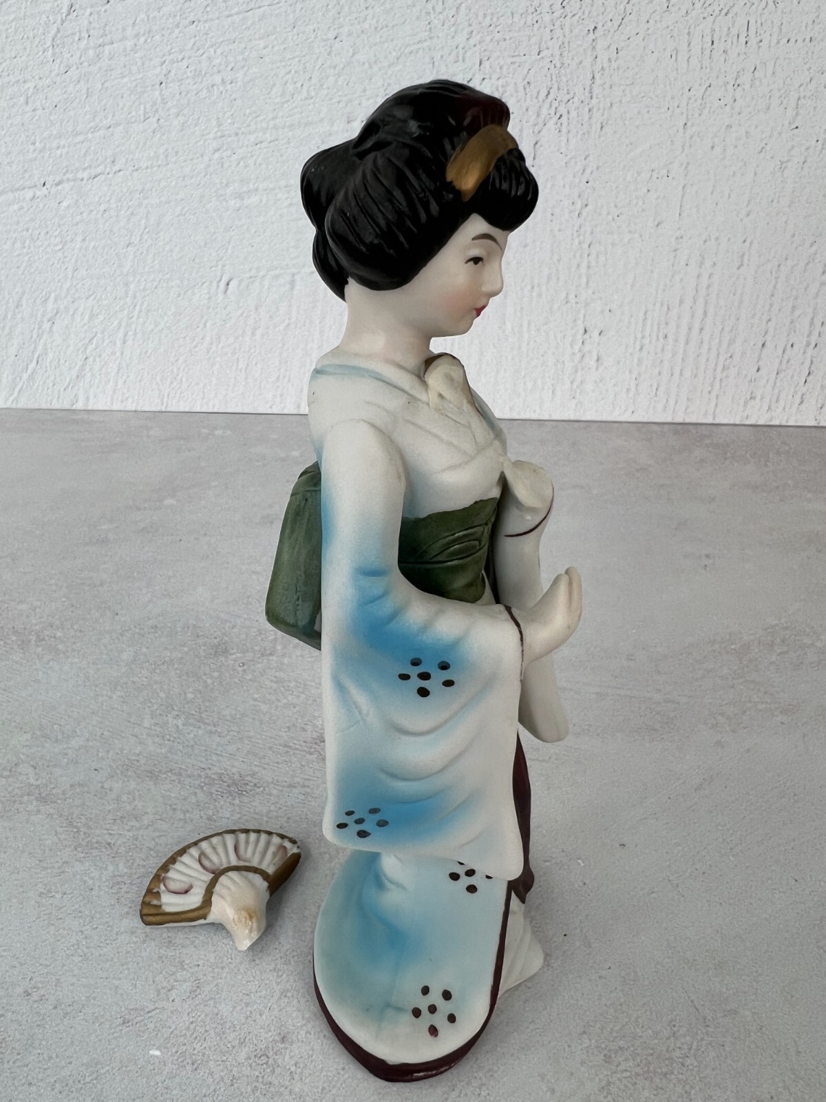 Vintage Decorative Japanese Geisha Girl in Kimono Porcelain Figurine w/Sensu Fan