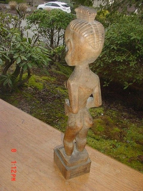 RARE VINTAGE ABORIGINIE CARVING OF WOMAN TAIWAN NATIVE 13 INCHES TALL