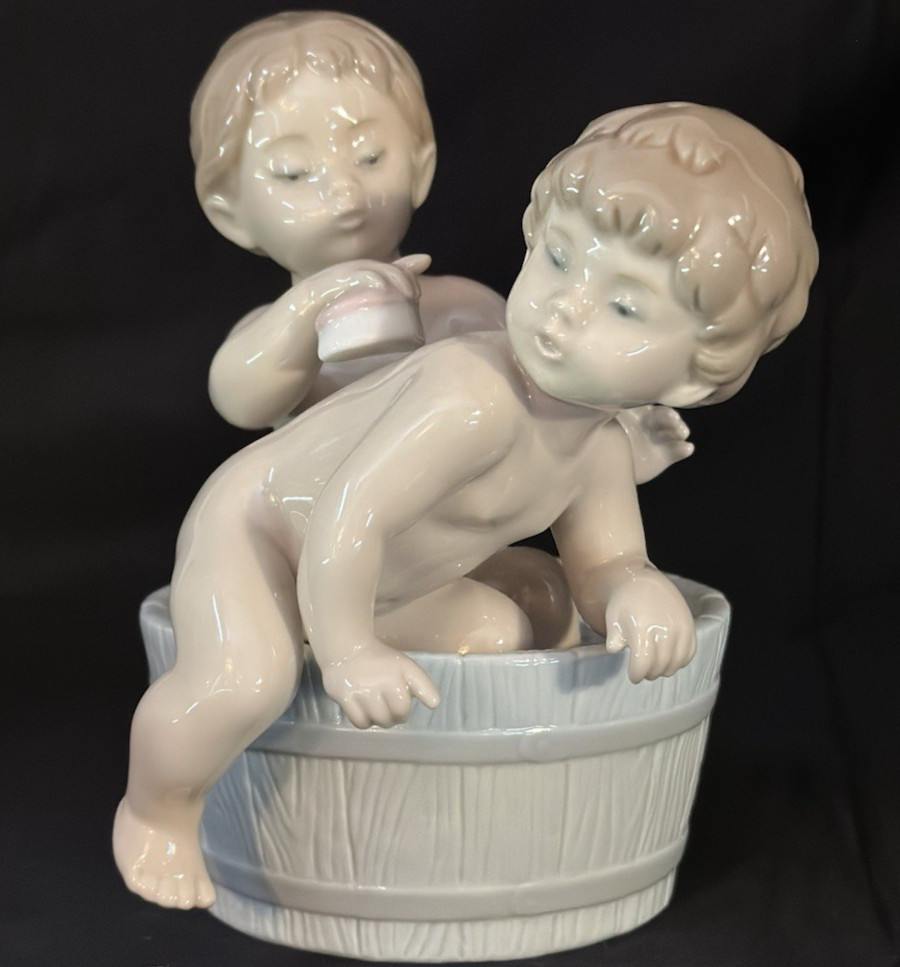 LLADRO “BATH TIME” PORCELAIN FIGURE #6411….MINT!