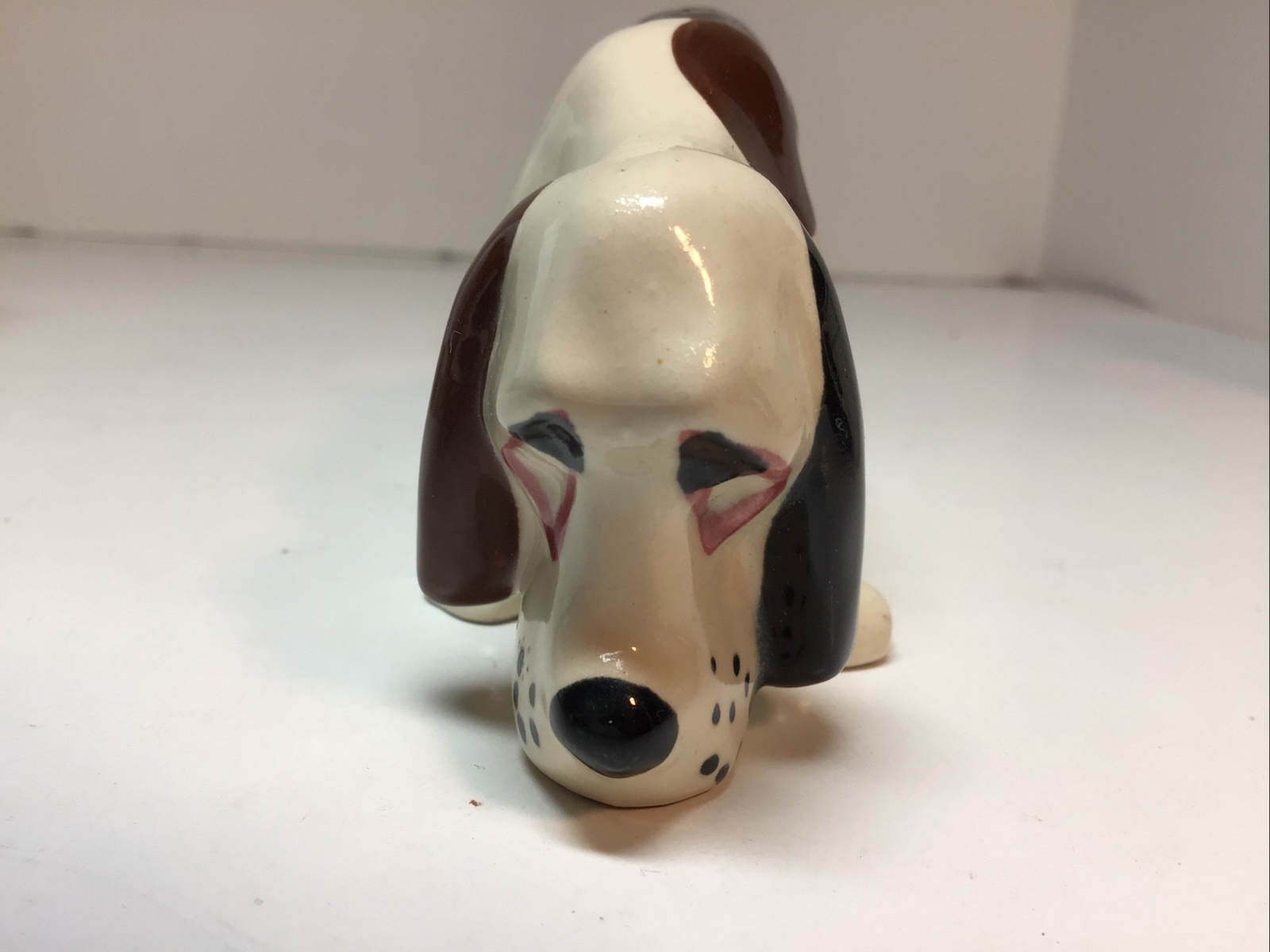 Vintage Figurine, Bloodhound Hound Dog Ceramic,white,brown Black Figure Japan