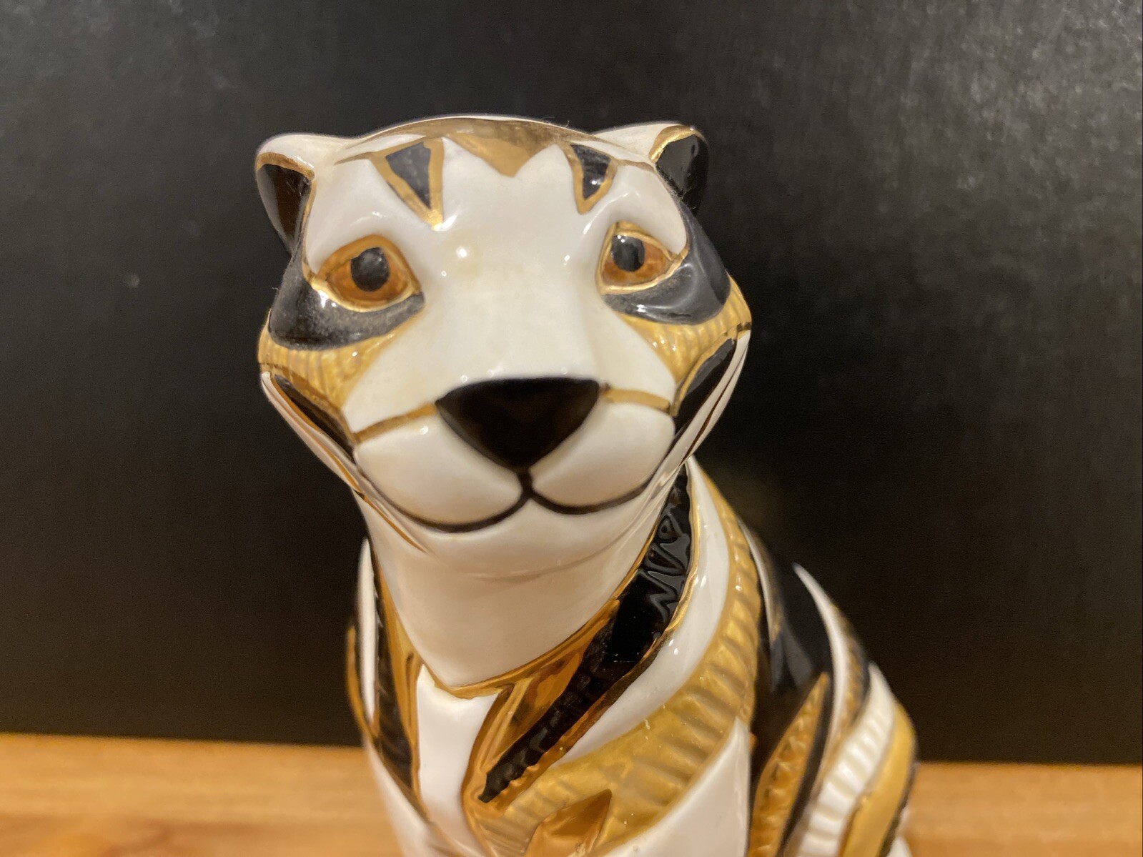 White Tiger Figurine FG3031 Abstract Pottery Gold Trim Jungle Sitting Tiger 2002