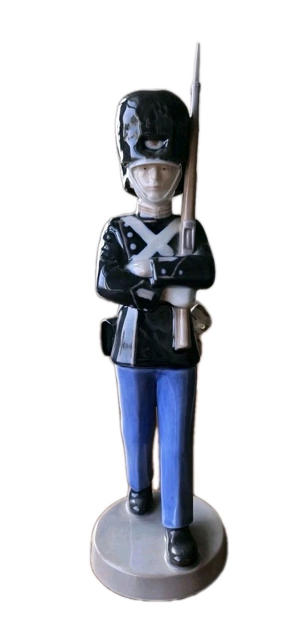 U21274 other see details Mint Vintage Guardsman by Bing Grondahl Porcel G3D