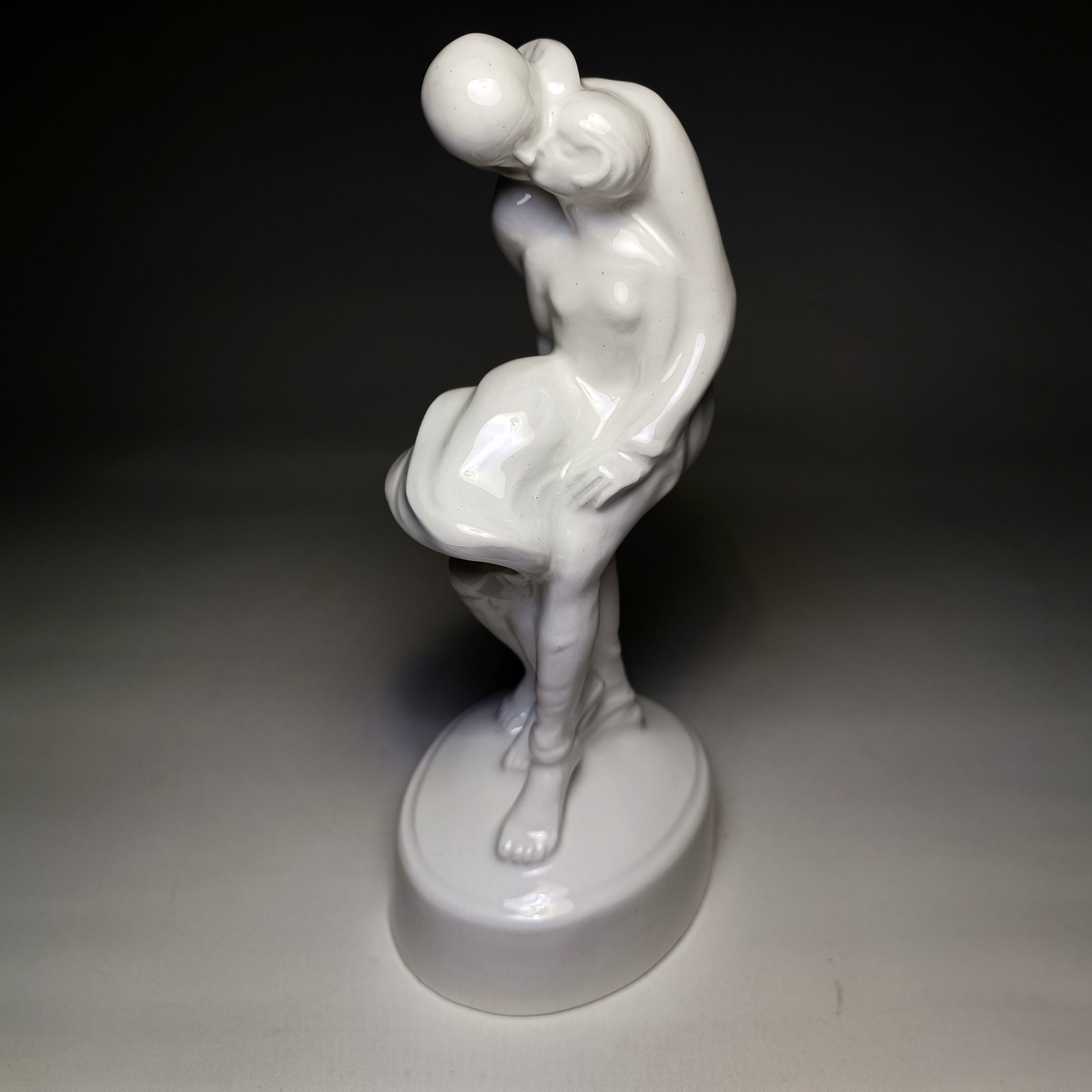 Art deco sculpture – Kissing couple in love – 21.5 cm – Porcelain