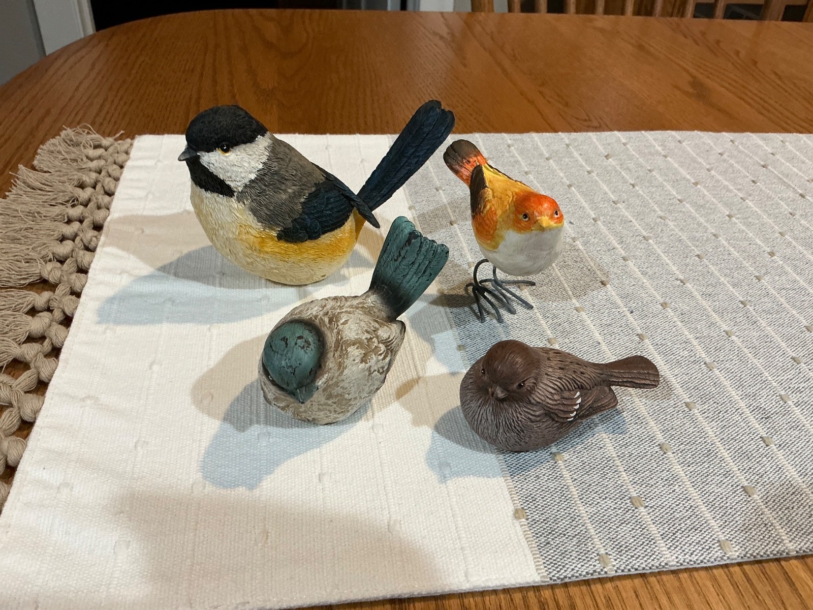 Garden Bird Figurines, Set of 4 Resin, Carved Wood Look – Ceramic EUC