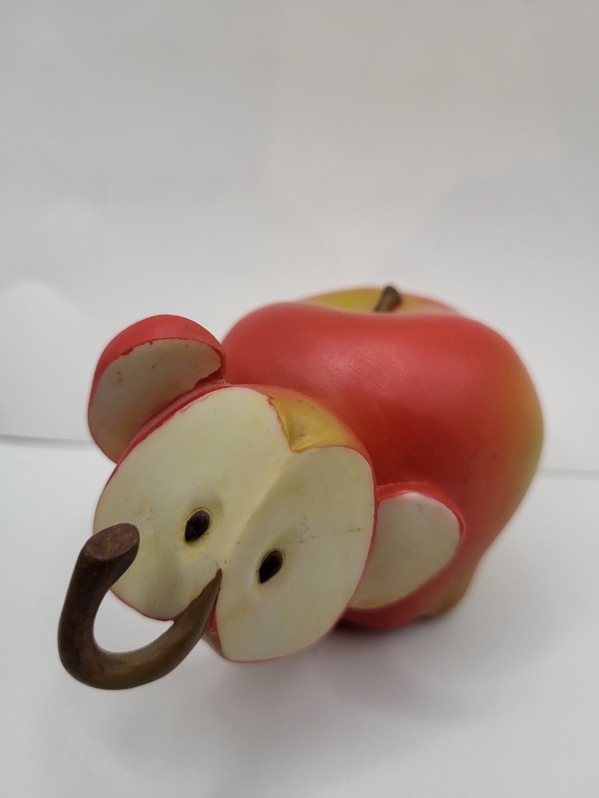 Enesco Home Grown ELEPHANT APPLE 4020987 Resin Figurine Anthropomorphic Vintage