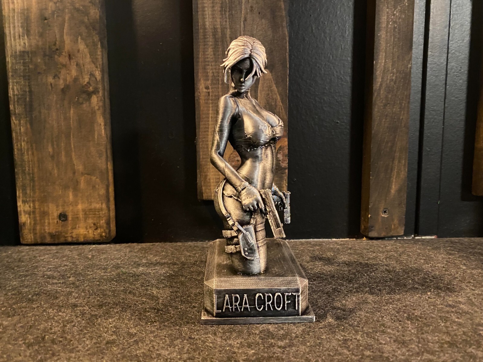 LARA CROFT statue Tomb Raider 6inches Tall
