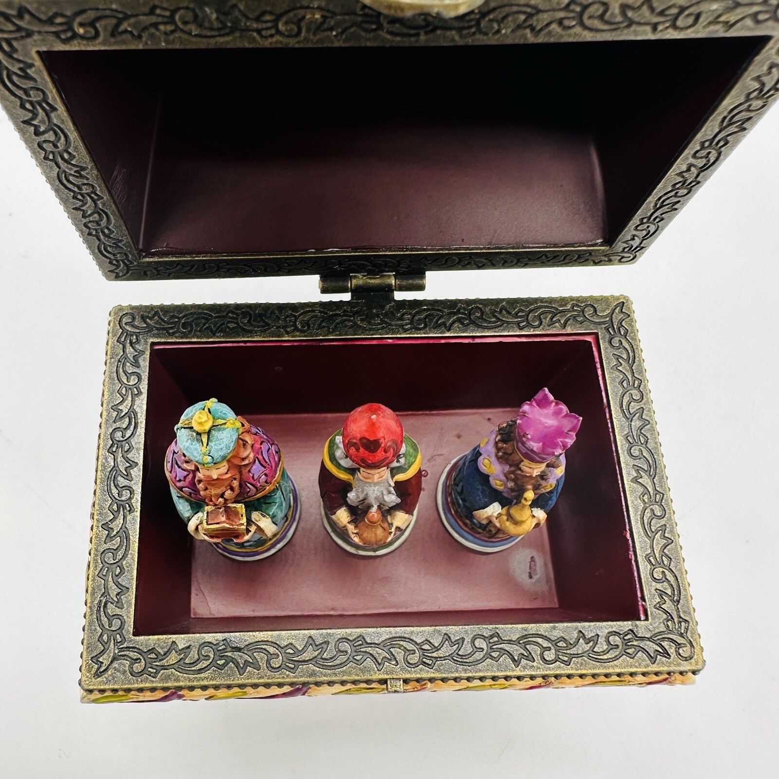 2009 Jim Shore Bearing Gifts For The Newborn King Nativity Hinged Box 4014472