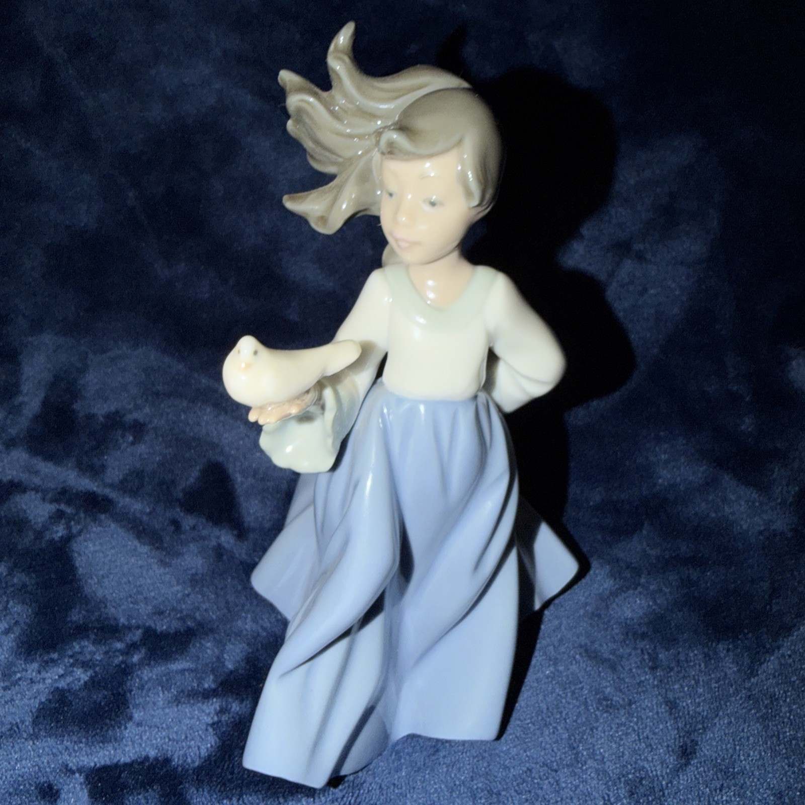 Nao by Lladro “Winged Friend” 01088 Beautiful Condition