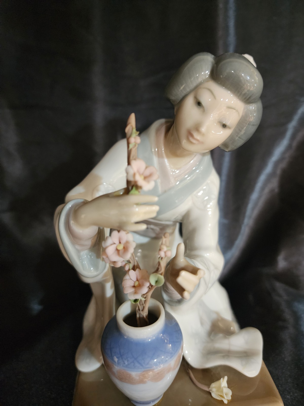 Vintage Lladro “Geisha Flower Arranger” Figurine #4840 Read