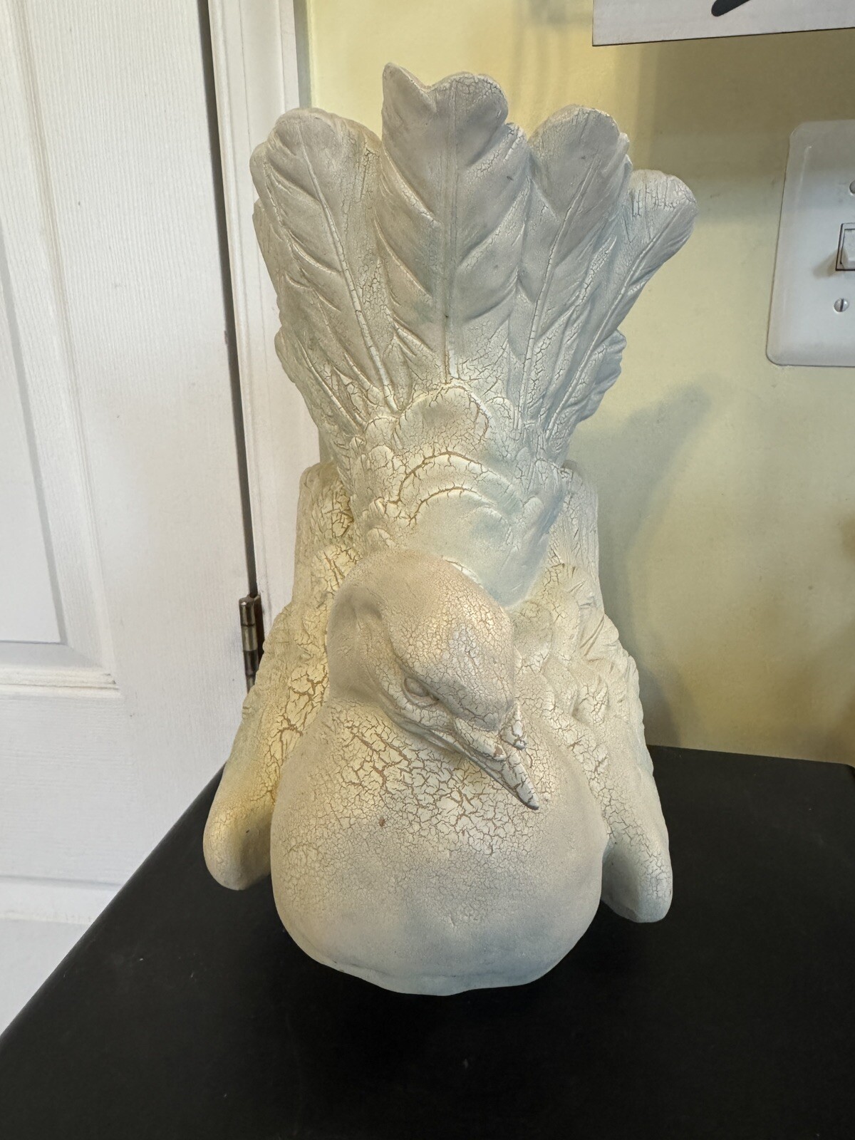 Resin Pigeon Roosting – 11 Inches Tall