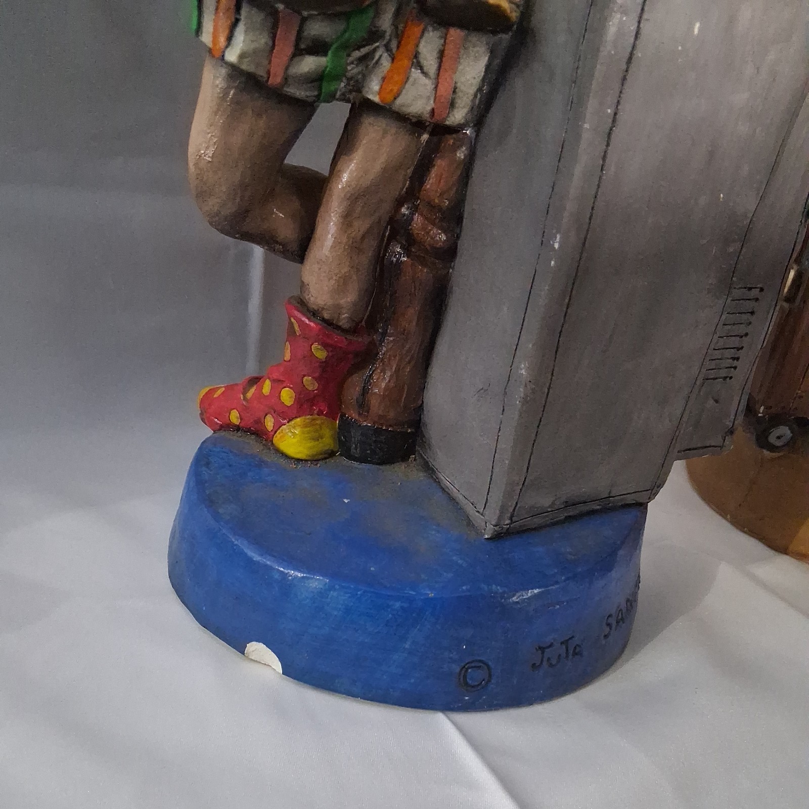 VINTAGE JUTA SANGTHAWEEP “WHY YES I FLY”1974-1976 PLASTER COLLECTION STATUES