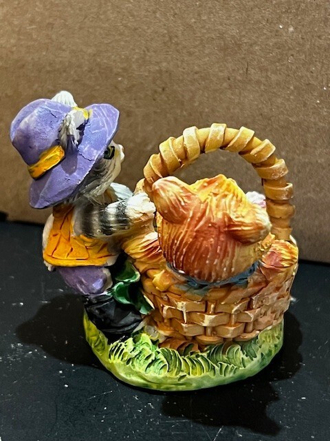 Vintage Turtle King Corp. Kittens Kitty Cat with Basket Flowers Figurine
